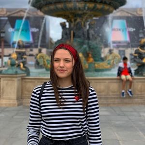 Meet your Posher, Emmanuelle